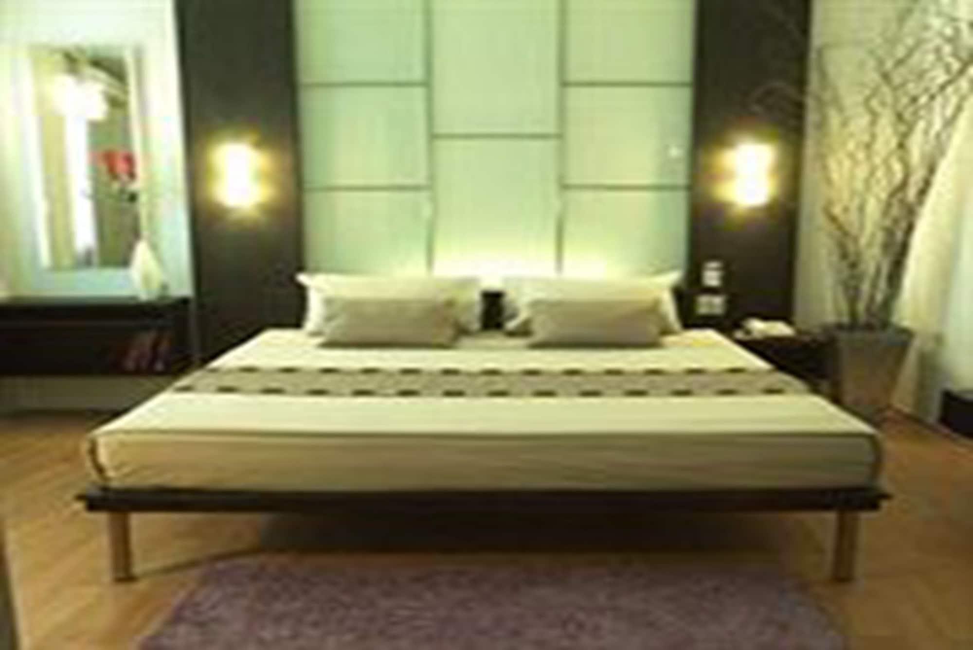 Swana Bangkok Hotel Esterno foto