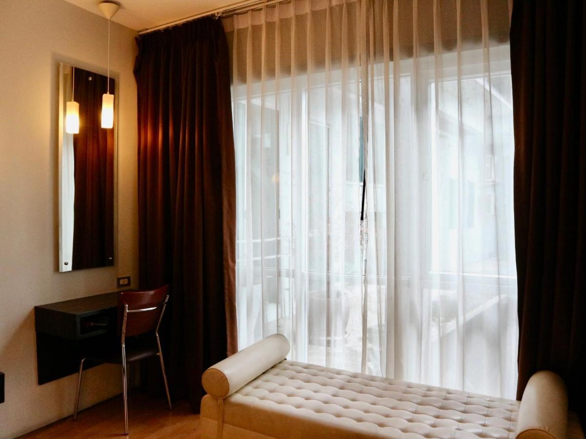 Swana Bangkok Hotel Esterno foto