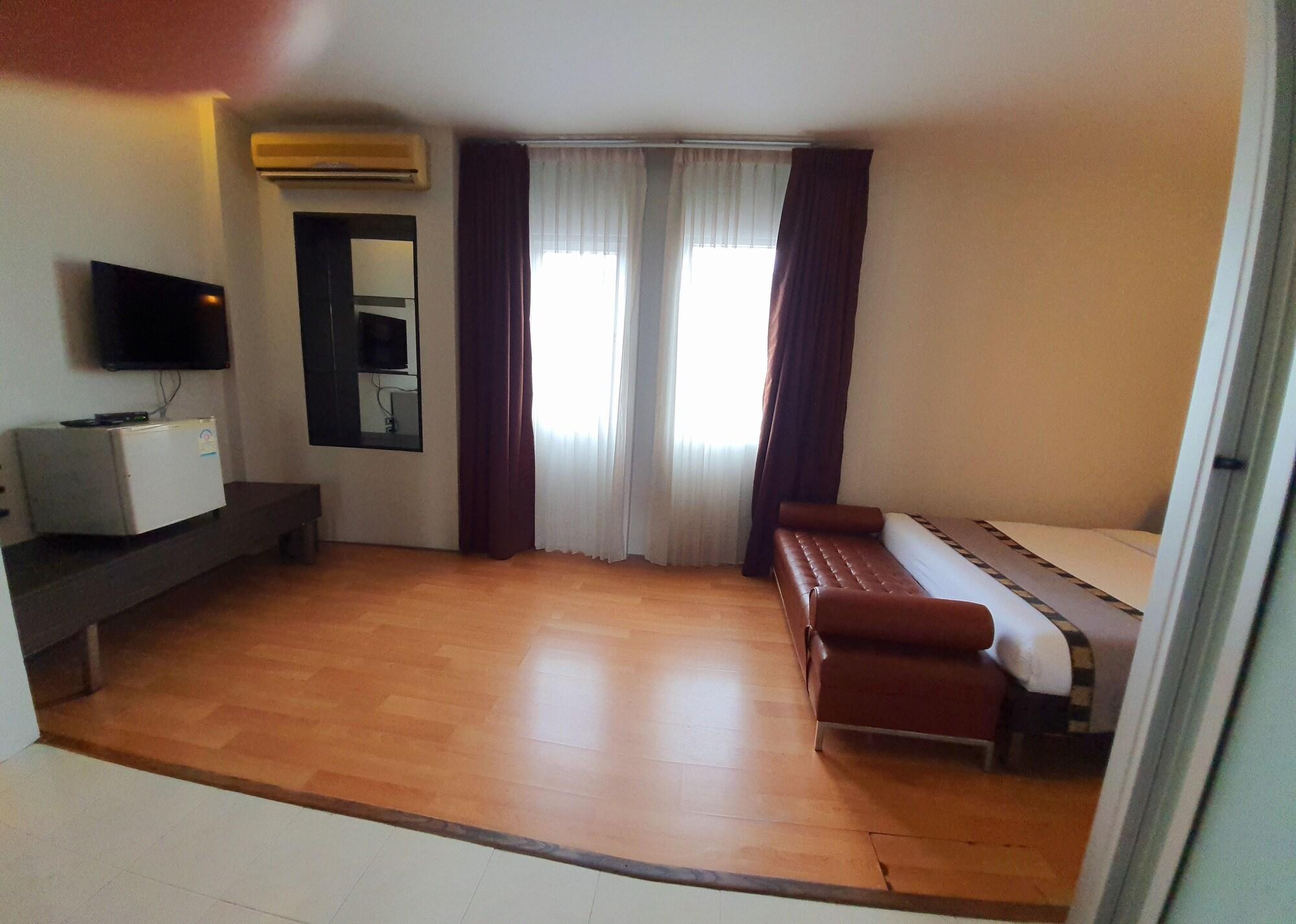 Swana Bangkok Hotel Esterno foto