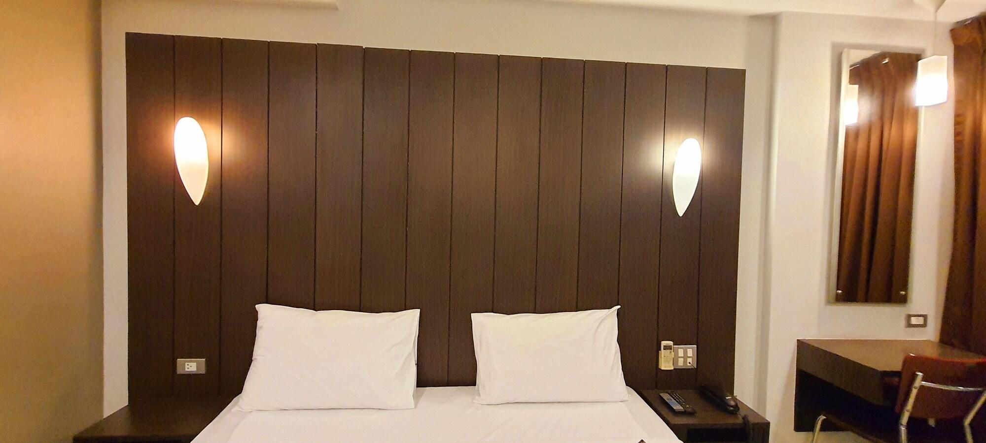 Swana Bangkok Hotel Esterno foto
