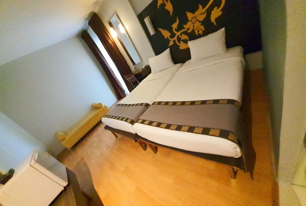 Swana Bangkok Hotel Esterno foto